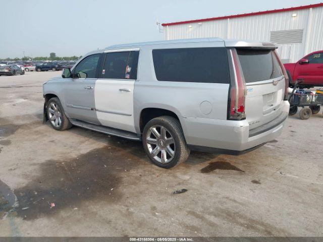 Cadillac Escalade Luxury Image 3