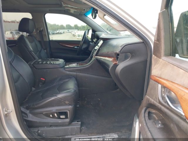 Cadillac Escalade Luxury Image 5