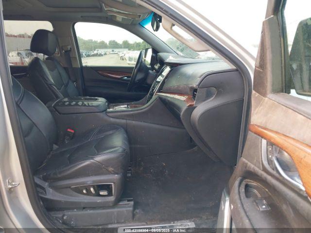 Cadillac Escalade Luxury Image 5