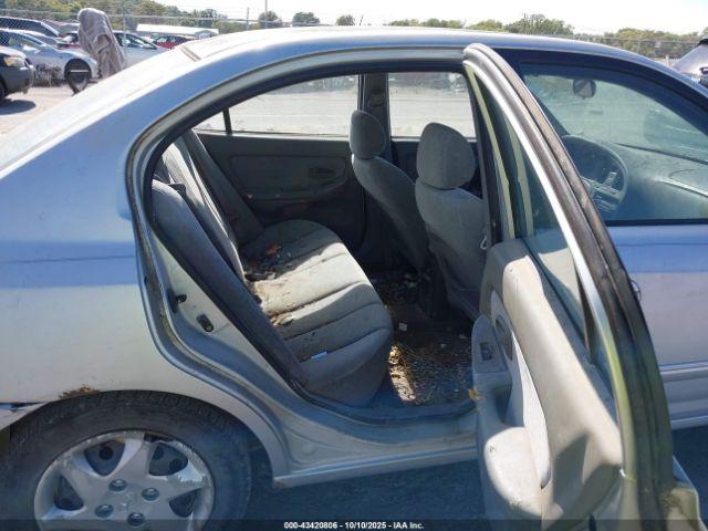 Hyundai ELANTRA Image 4