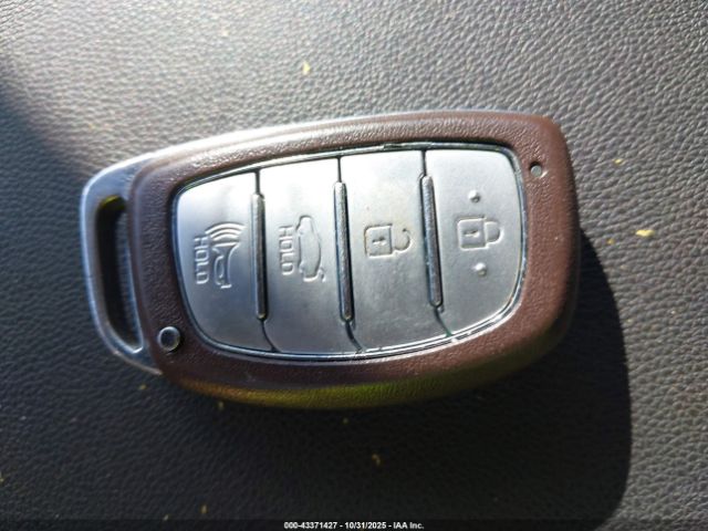 Hyundai ELANTRA Value Edition Image 9