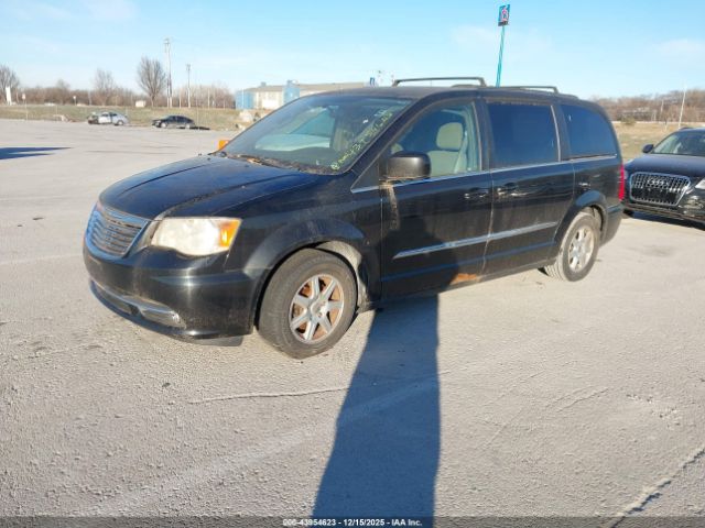 Chrysler Town & Country Touring Image 2