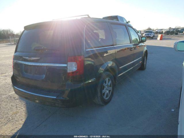 Chrysler Town & Country Touring Image 8