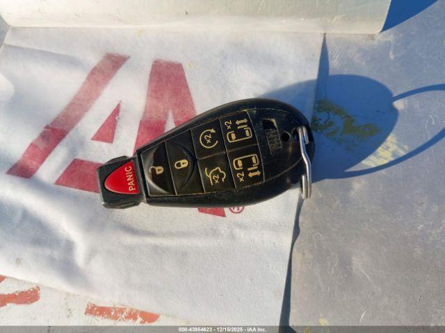 Chrysler Town & Country Touring Image 4