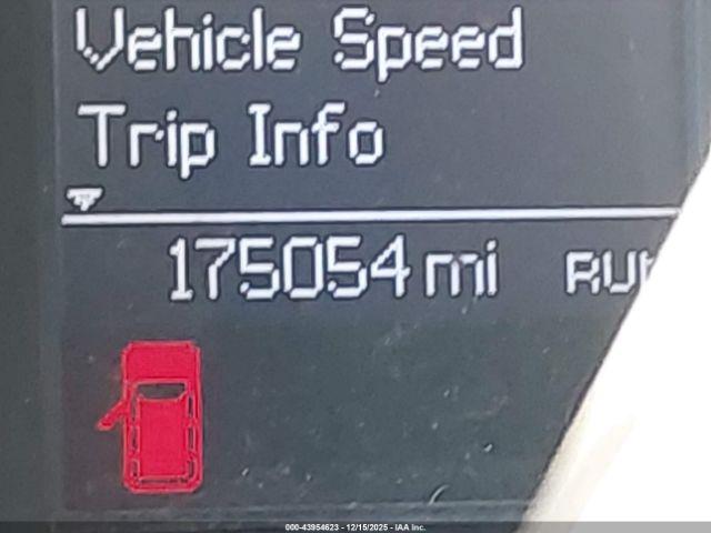 Chrysler Town & Country Touring Image 5