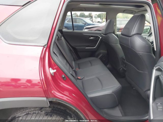 Toyota RAV4 Limited Image 4