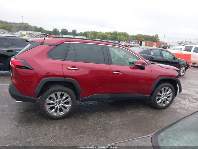 Toyota RAV4 Limited Image 18