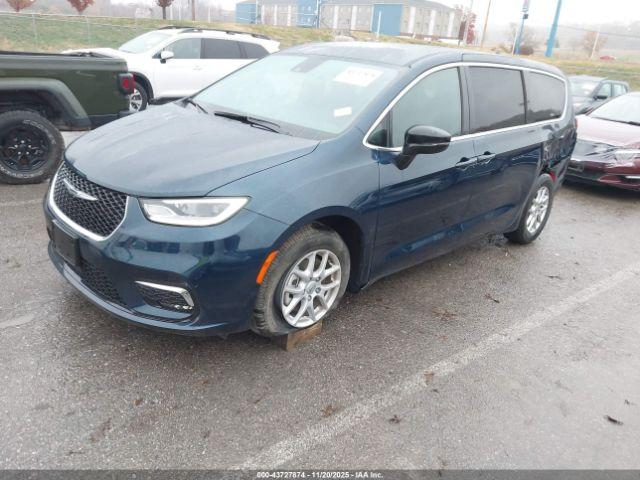 Chrysler Pacifica Select Image 3
