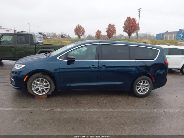 Chrysler Pacifica Select Image 18