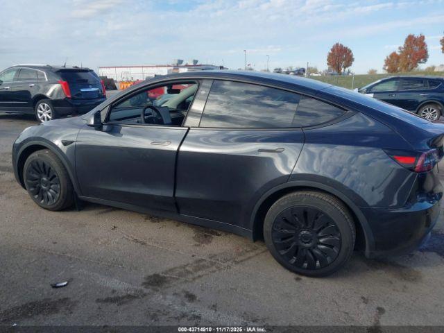 Tesla Model Y Long Range Dual Motor All-wheel Drive Image 14