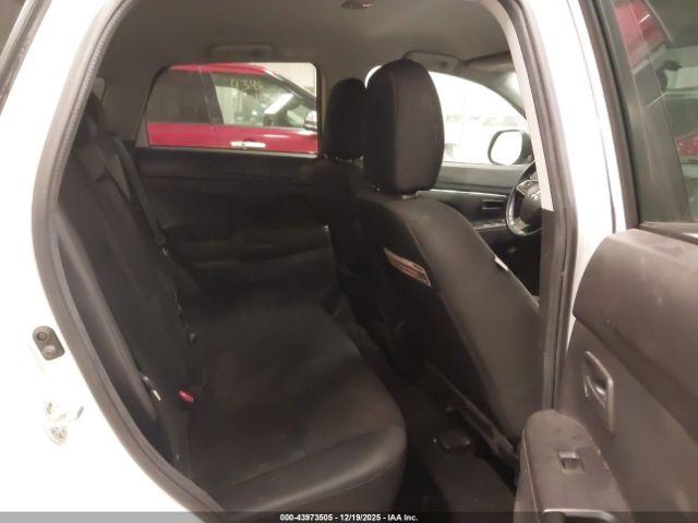 Mitsubishi Outlander Es Image 3