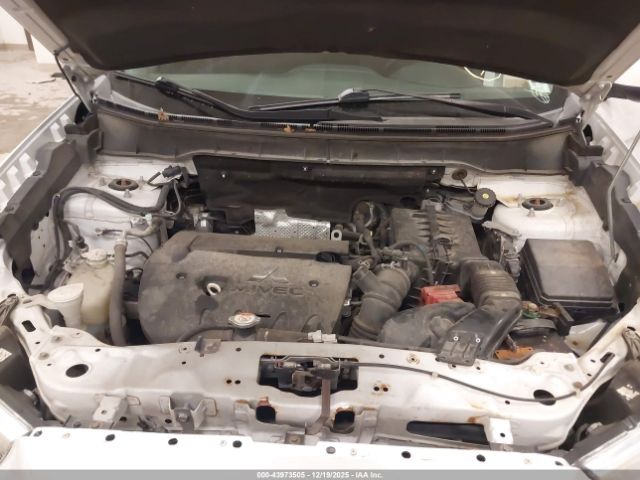 Mitsubishi Outlander Es Image 2