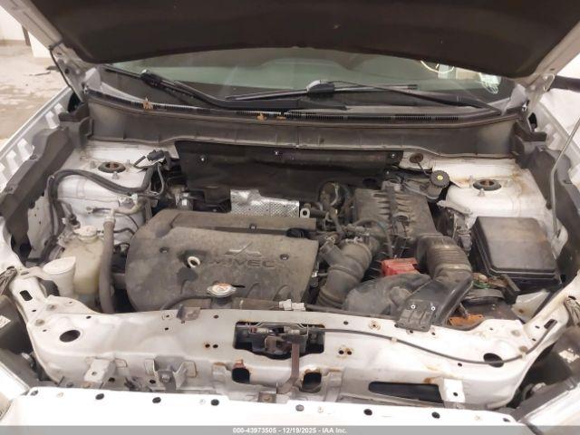 Mitsubishi Outlander Es Image 2