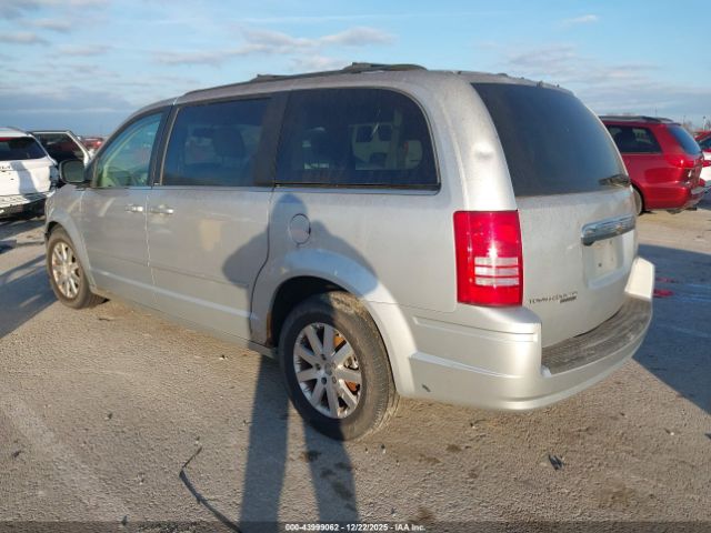 Chrysler Town & Country Touring Image 4