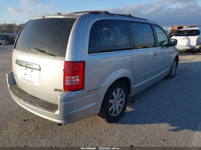 Chrysler Town & Country Touring Image 6