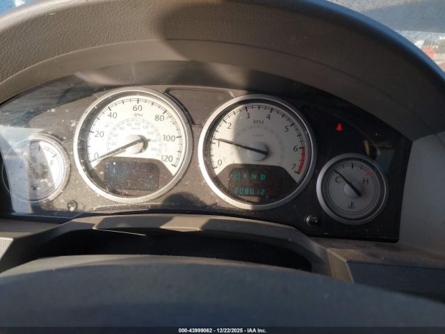 Chrysler Town & Country Touring Image 3