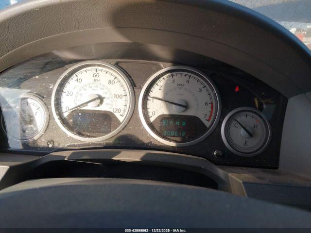 Chrysler Town & Country Touring Image 3