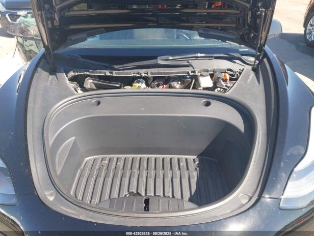 Tesla Model 3 Long Range Dual Motor All-wheel Drive Image 17