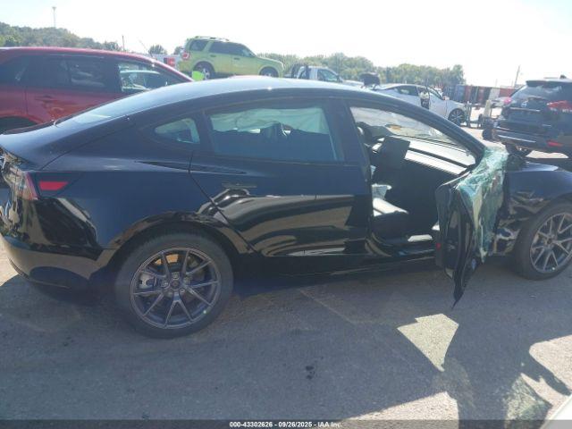 Tesla Model 3 Long Range Dual Motor All-wheel Drive Image 3