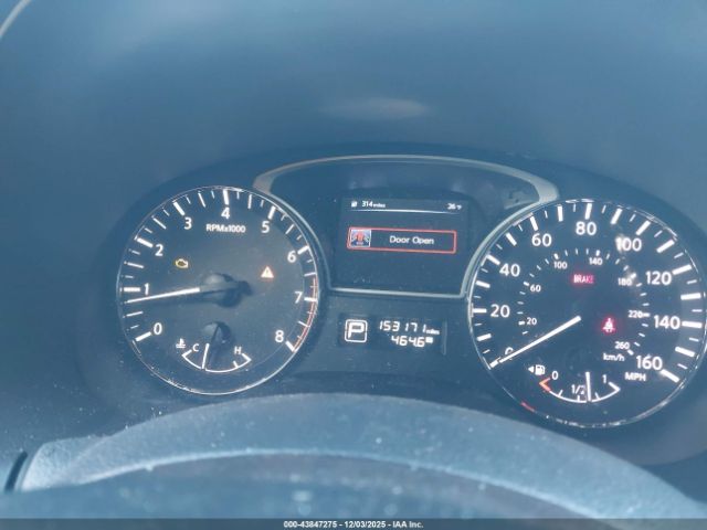 Nissan Pathfinder S Image 7