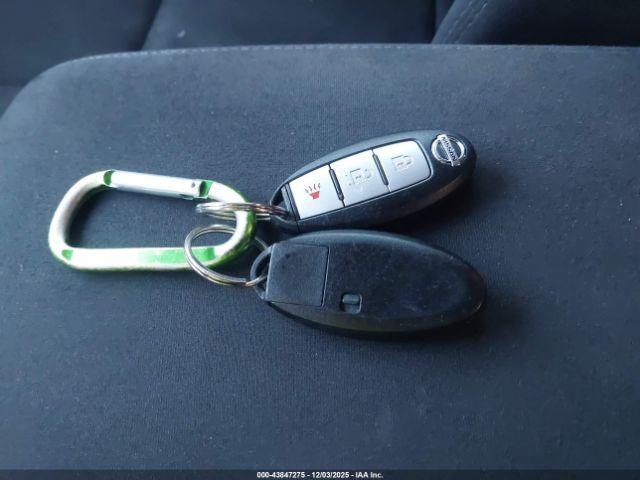 Nissan Pathfinder S Image 9