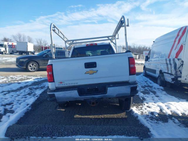 Chevrolet Silverado 2500 Wt Image 17