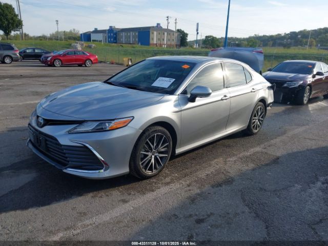 Toyota Camry Xle Hybrid Image 2