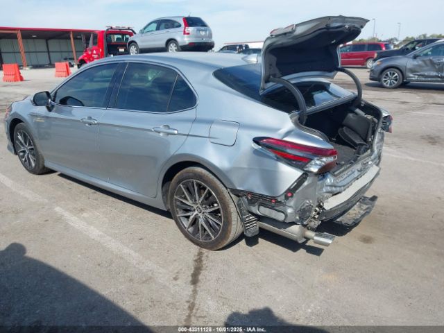 Toyota Camry Xle Hybrid Image 11