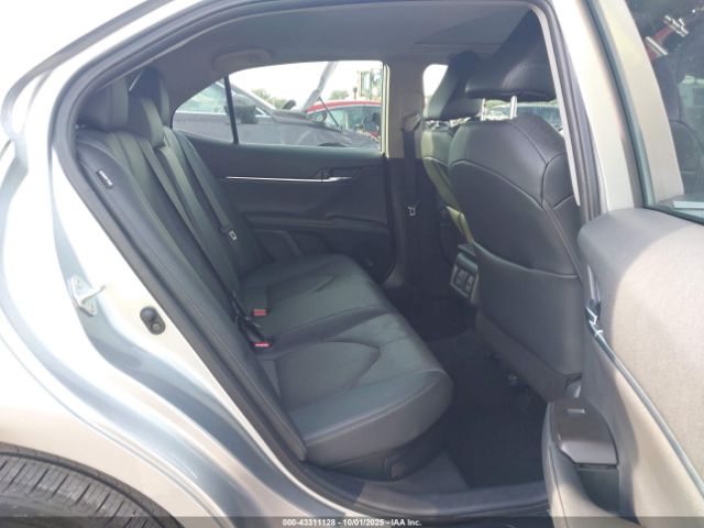 Toyota Camry Xle Hybrid Image 8