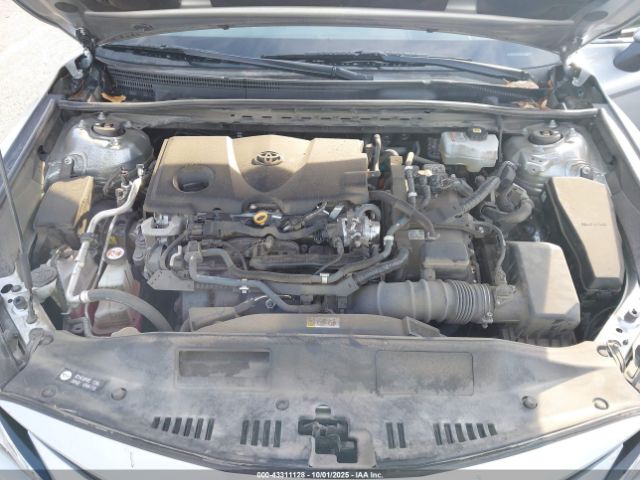 Toyota Camry Xle Hybrid Image 4