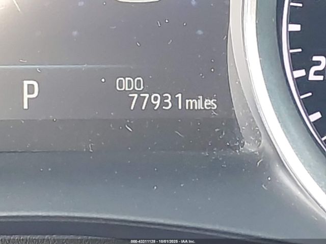 Toyota Camry Xle Hybrid Image 16