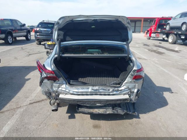 Toyota Camry Xle Hybrid Image 13