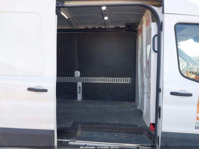 Ford Transit Image 4
