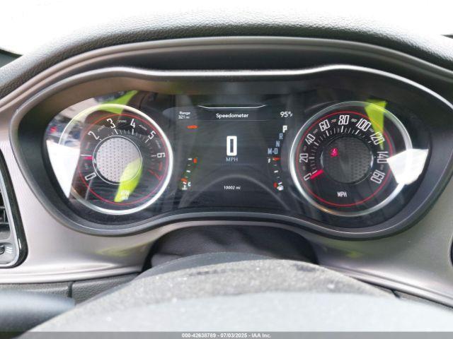 Dodge Challenger Sxt Image 8