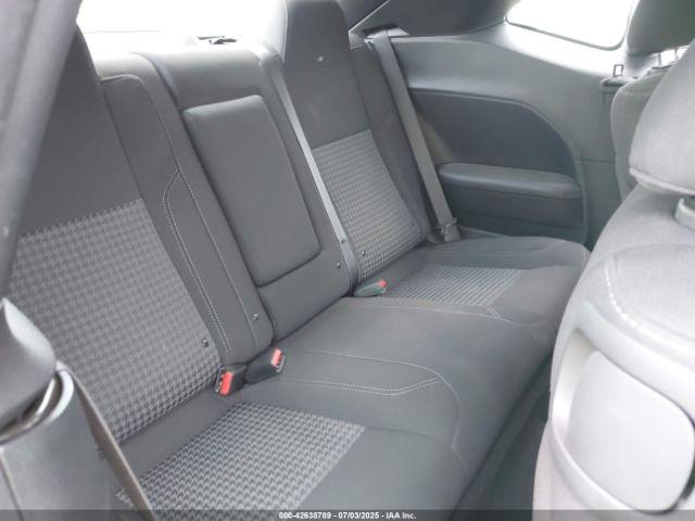 Dodge Challenger Sxt Image 7