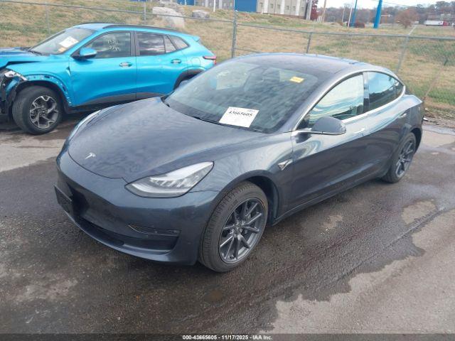 Tesla Model 3 Image 4