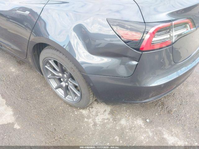 Tesla Model 3 Image 11