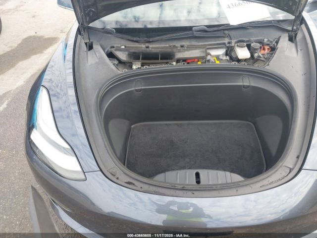 Tesla Model 3 Image 15
