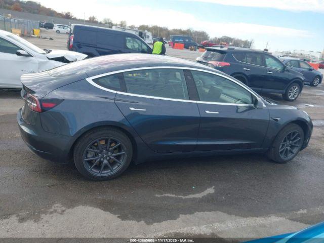 Tesla Model 3 Image 19