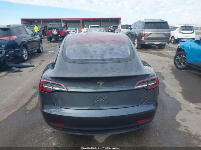 Tesla Model 3 Image 17