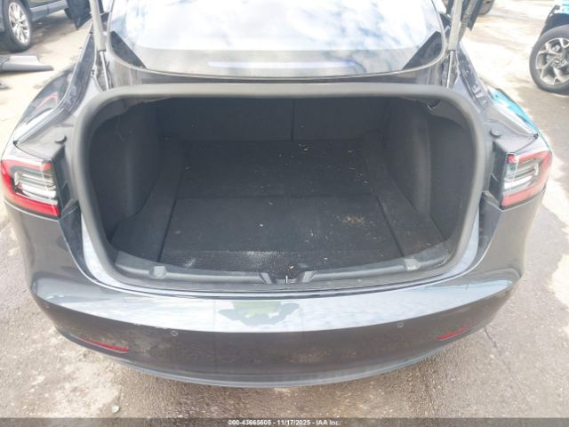 Tesla Model 3 Image 6