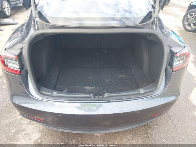 Tesla Model 3 Image 6