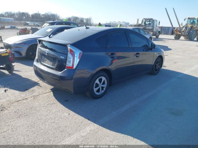 Toyota Prius Three Image 3