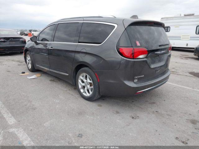 Chrysler Pacifica Touring L Plus Image 2
