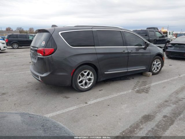 Chrysler Pacifica Touring L Plus Image 3
