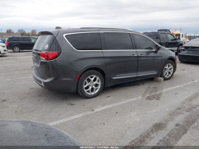 Chrysler Pacifica Touring L Plus Image 3