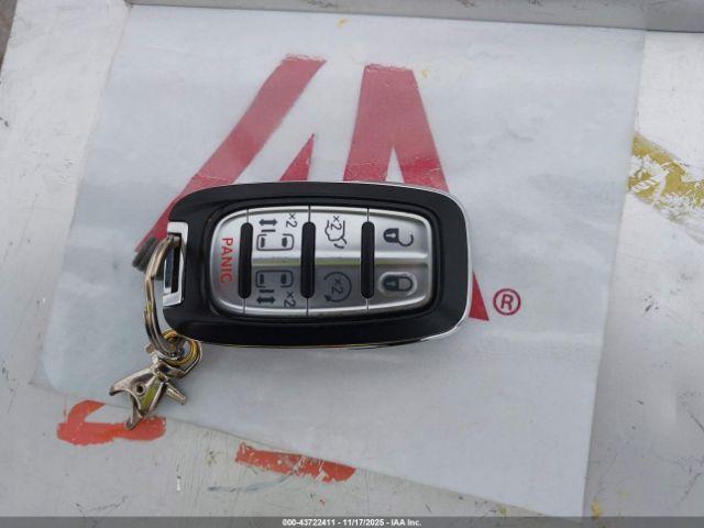 Chrysler Pacifica Touring L Plus Image 10