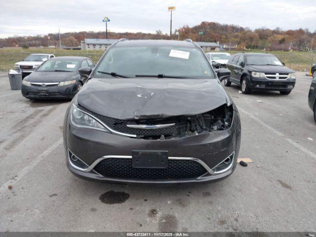 Chrysler Pacifica Touring L Plus Image 13