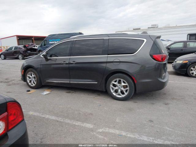 Chrysler Pacifica Touring L Plus Image 12
