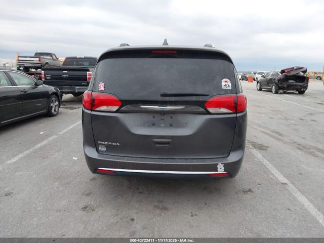 Chrysler Pacifica Touring L Plus Image 9